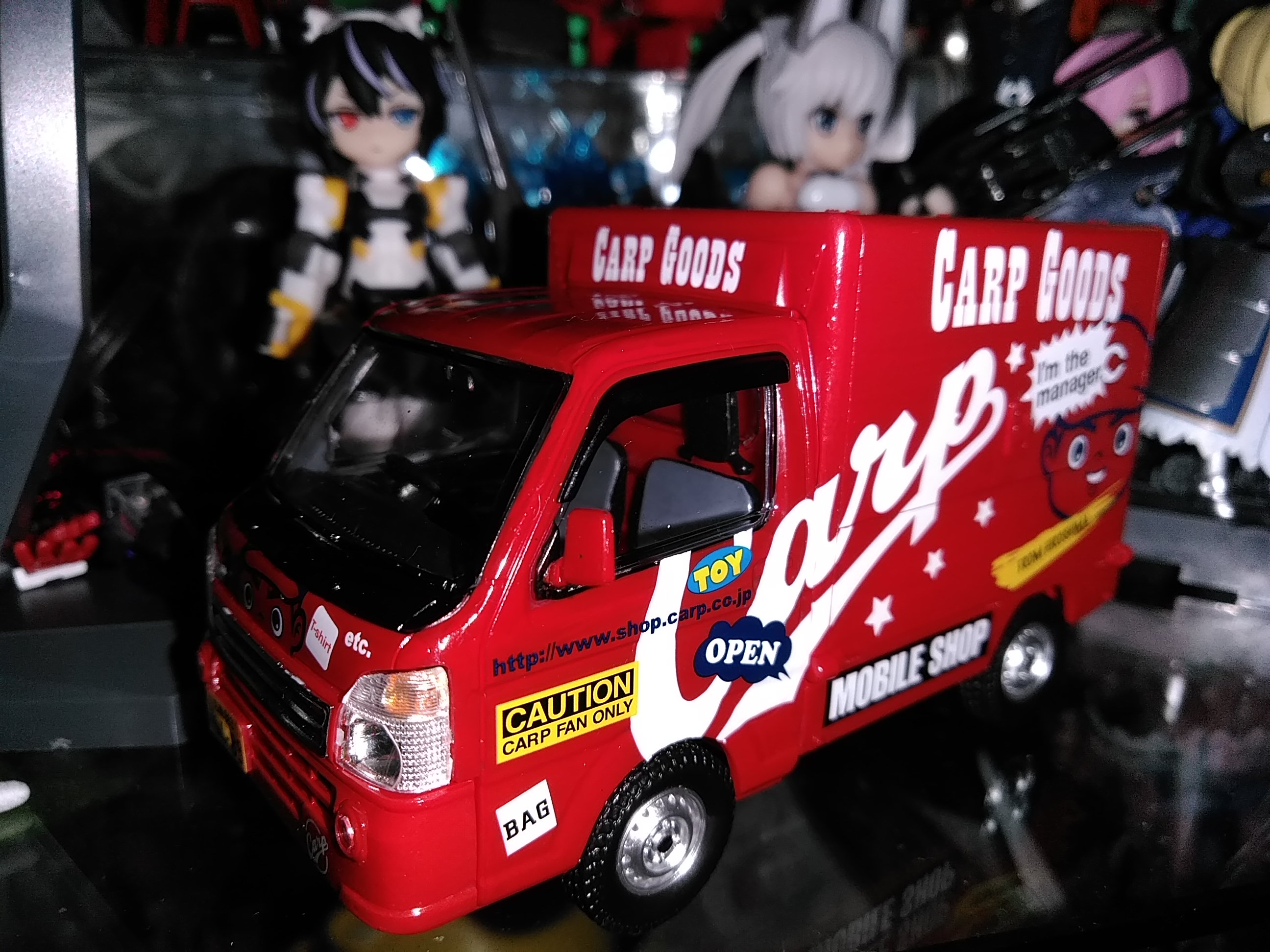 カープショッピングトラック斜め前